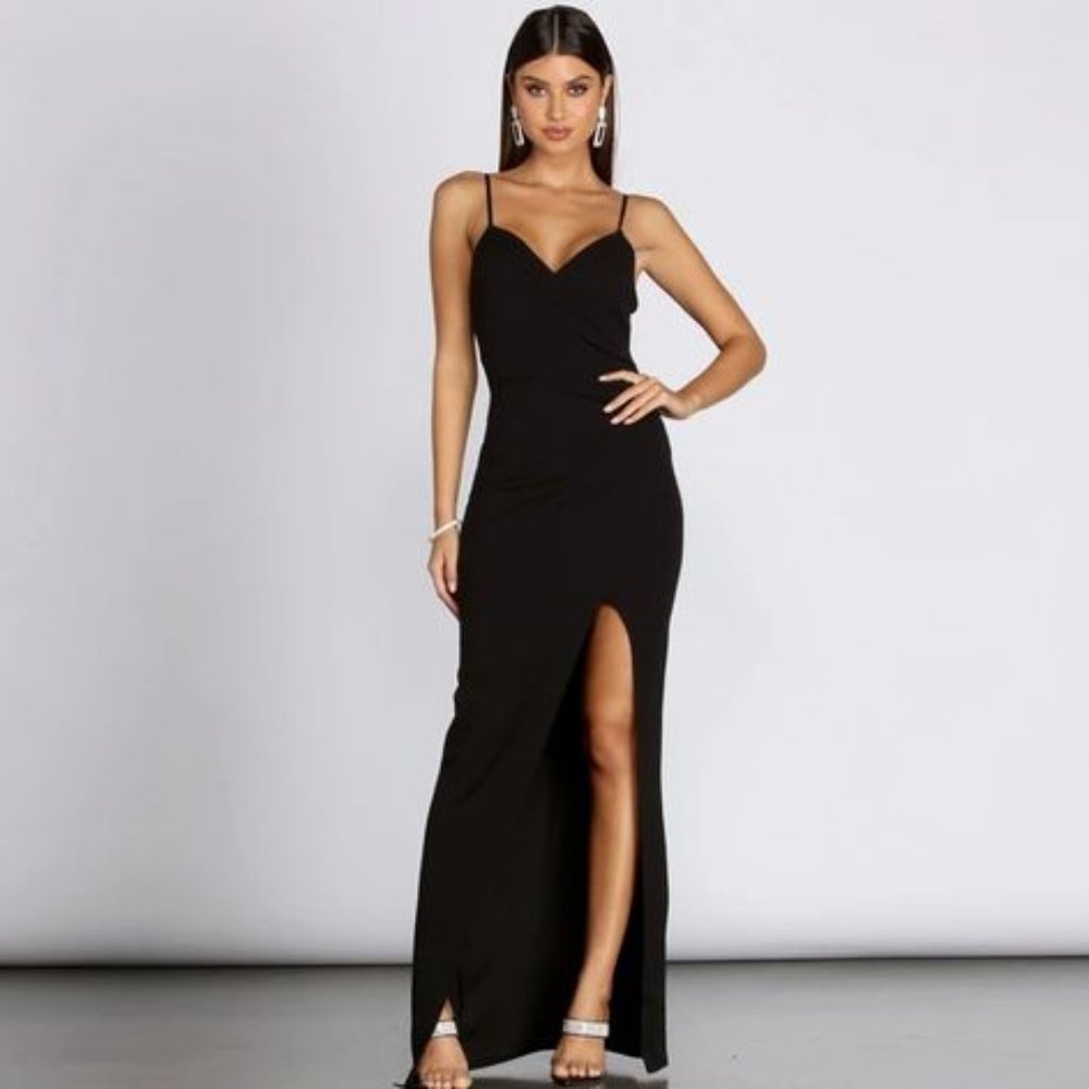 NWT BLACK LONG FORMAL PROM EVENING LOW CUT DRESS M
